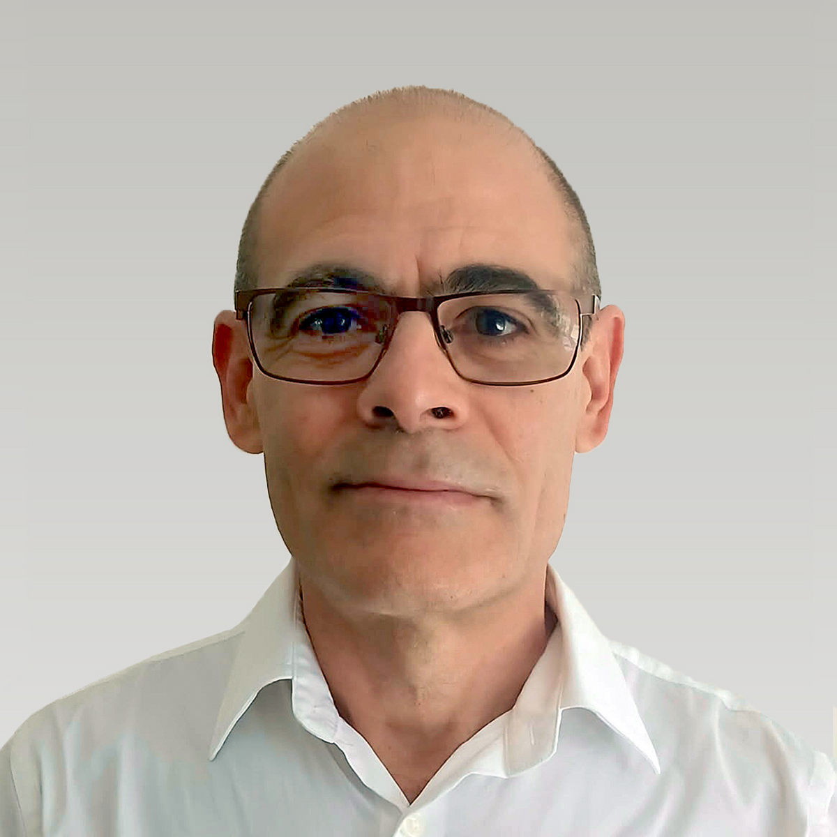 Dr Gustavo Bracho